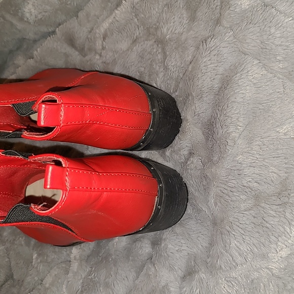 Bar III Size 5.5 Western Red Faux Leather Black Studded Edge Booties - Picture 4 of 7